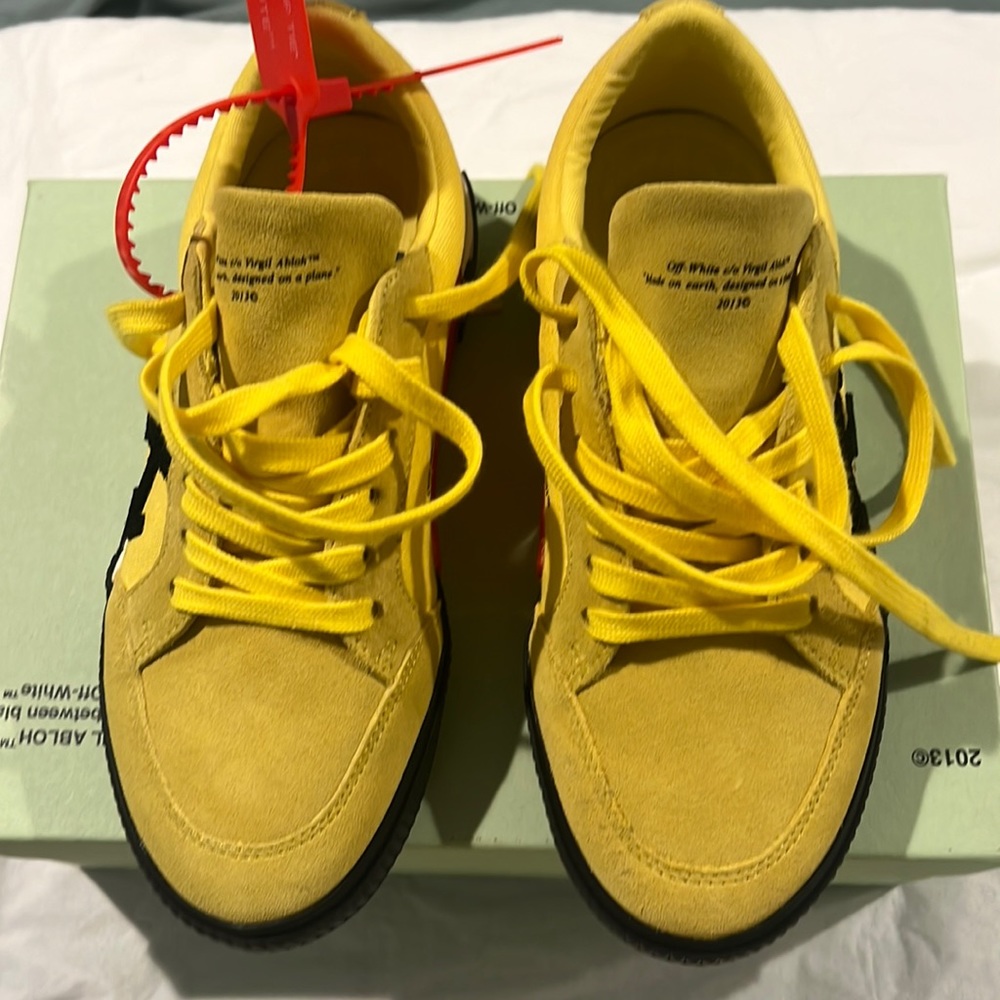 Authentic women off white sneakers size 36 worn